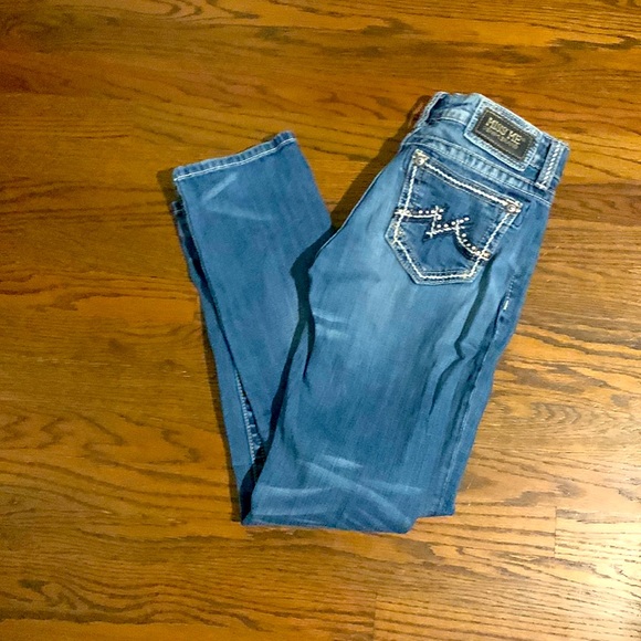Miss Me size 27 easy straight.  Bundle and save$$$ - Picture 1 of 3